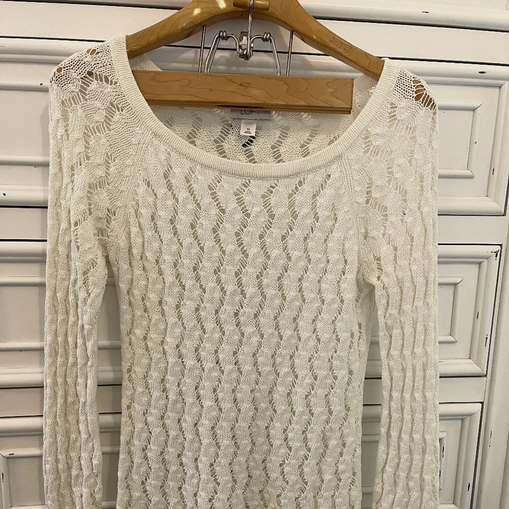 Ann Taylor Loft - Cream Color Spring/Summer Sweater Size Medium